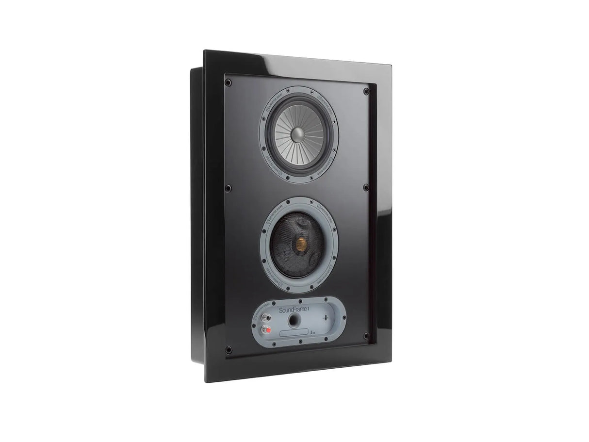 Monitor Audio SoundFrame 1 On-Wall, ant sienos montuojama garso kolonė - garsiakalbio jungtys ir modelio pavadinimas