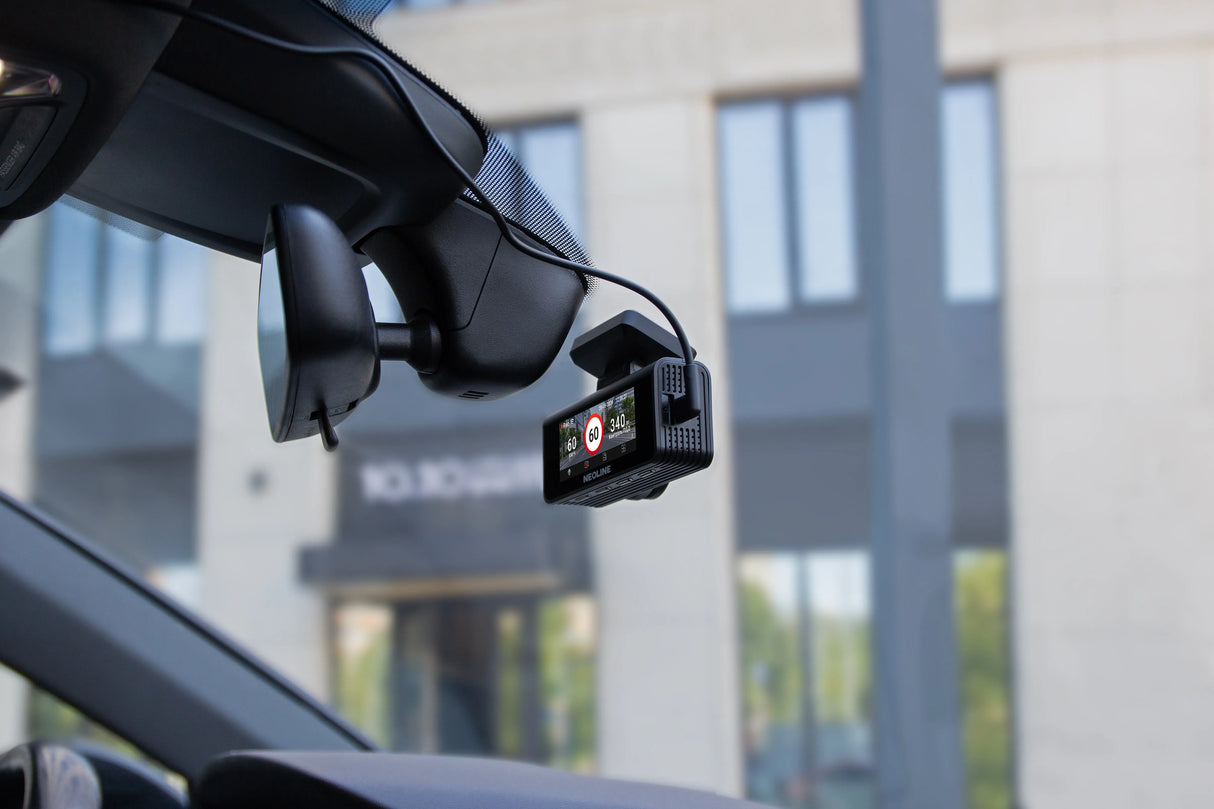 Neoline Argus 4K Wi-Fi Dual, 2-jų kamerų vaizdo registratorius su GPS radarų baze, 4K raiška - vaizdo registratorius su ekrano informacija