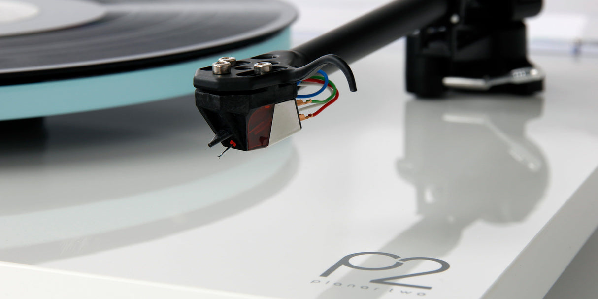 Rega Planar 2, patefonas (įvairių spalvų)