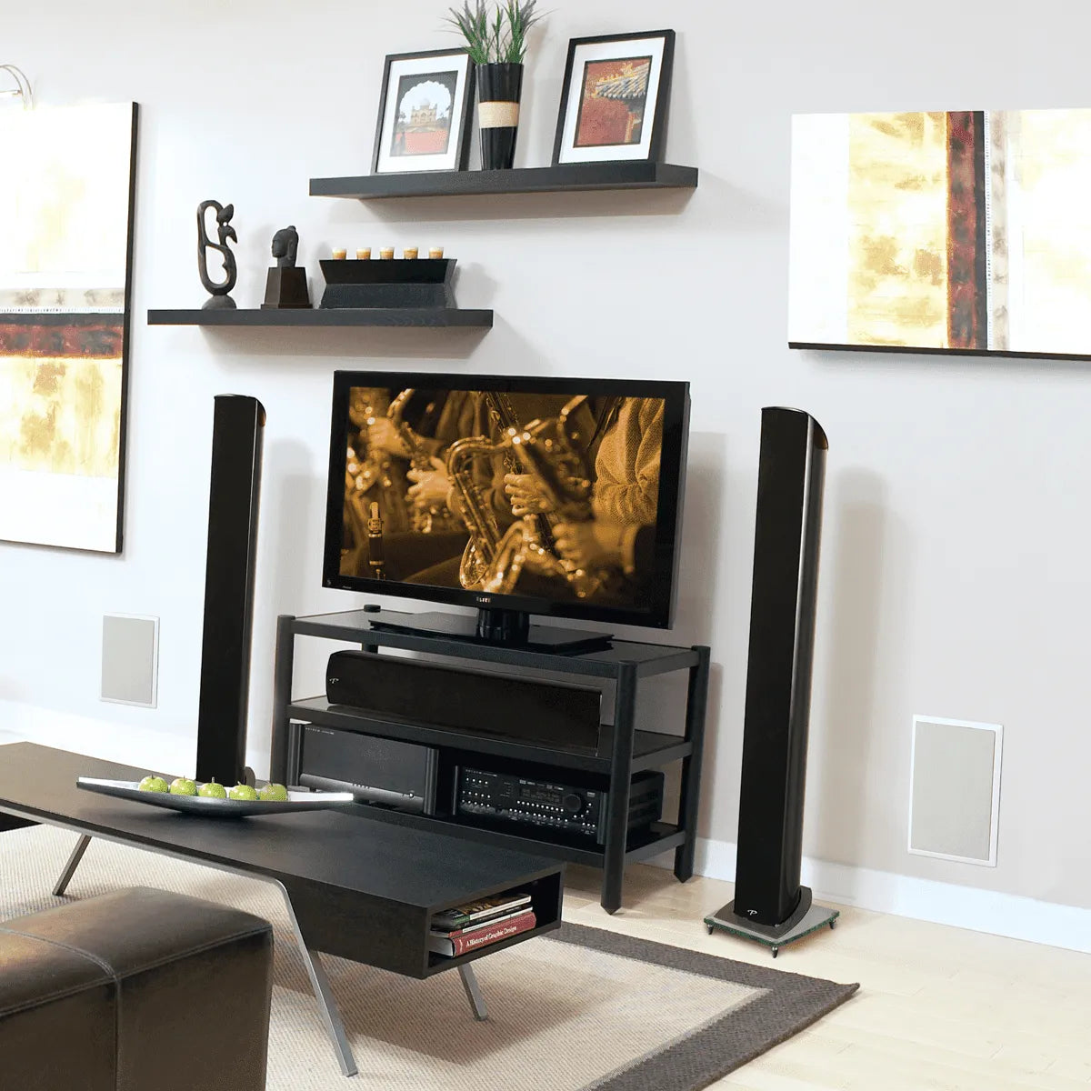 Paradigm RVC-12SQ, į sieną montuojama žemų dažnių garso kolonėlė (montavimo gylis: 8,9 cm. )