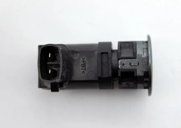 Parkavimo daviklis GM K6021-GS1D-67UC1A - Jungtis ir tvirtinimo detalė iš arti