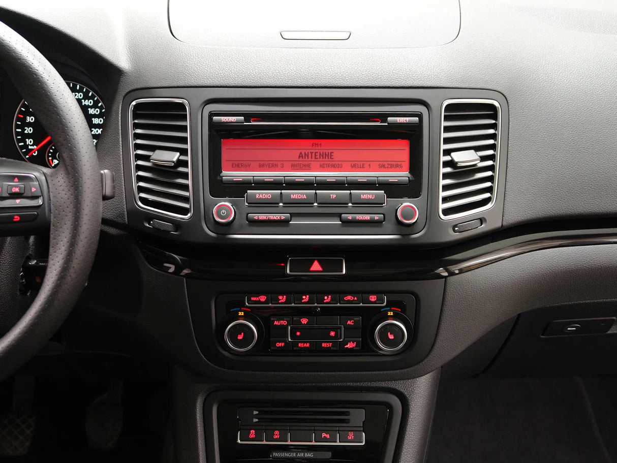 Pažangi navigacinė sistema Alpine X800D-U, su 8-ių colių ekranu