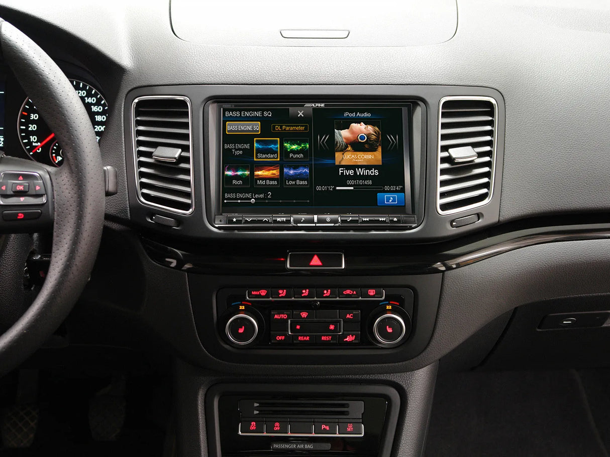 Pažangi navigacinė sistema Alpine X800D-U, su 8-ių colių ekranu