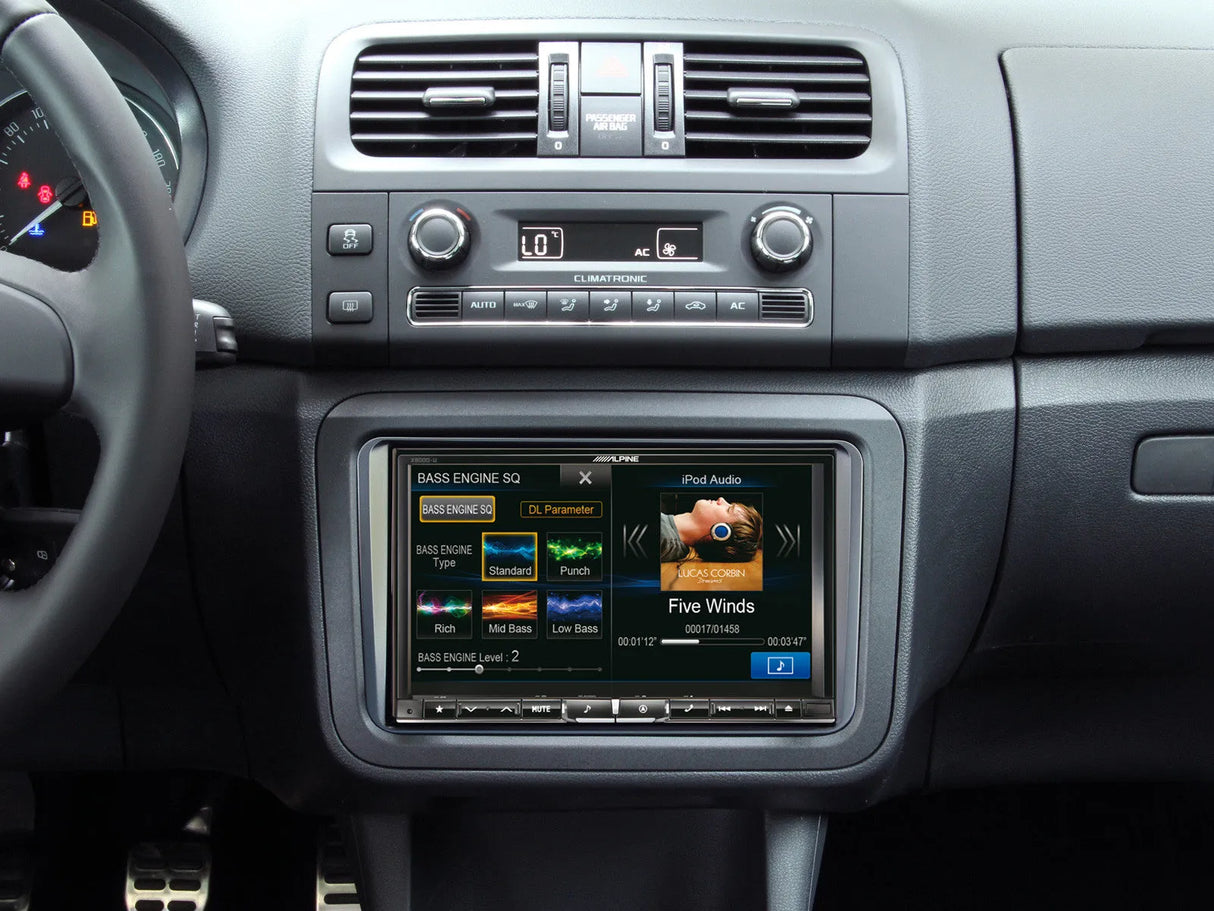 Pažangi navigacinė sistema Alpine X800D-U, su 8-ių colių ekranu