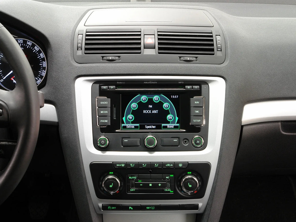 Pažangi navigacinė sistema Alpine X800D-U, su 8-ių colių ekranu