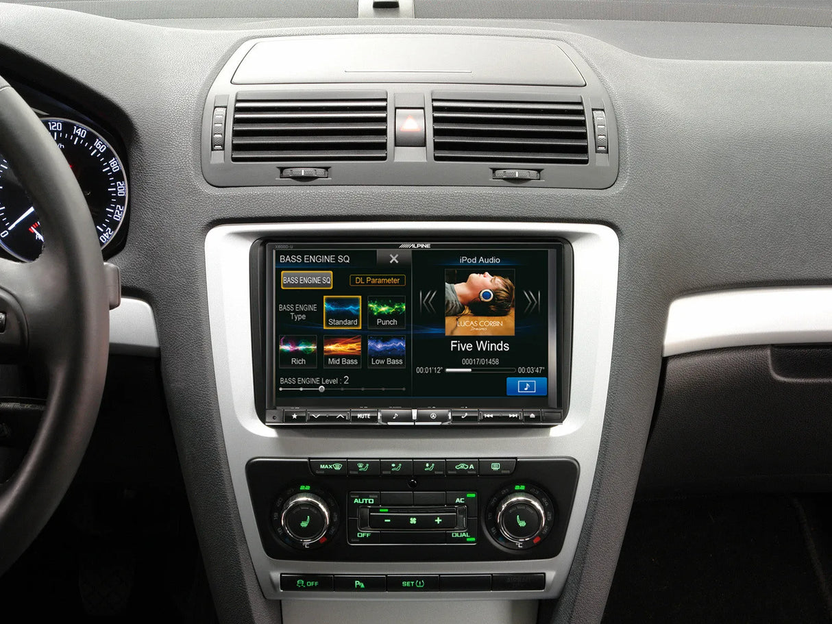 Pažangi navigacinė sistema Alpine X800D-U, su 8-ių colių ekranu