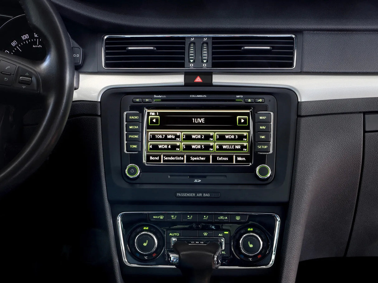 Pažangi navigacinė sistema Alpine X800D-U, su 8-ių colių ekranu