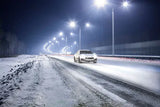 Philips lemputės White Vision Ultra, +60% H4, 60/55W, DUO 12342WV - Automobilis važiuoja apšviestu keliu