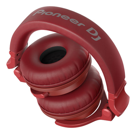 Pioneer DJ - HDJ-CUE1BT-R DJ ausinės (raudonos) - Šoninis vaizdas su ausinių lankeliu ir logotipu