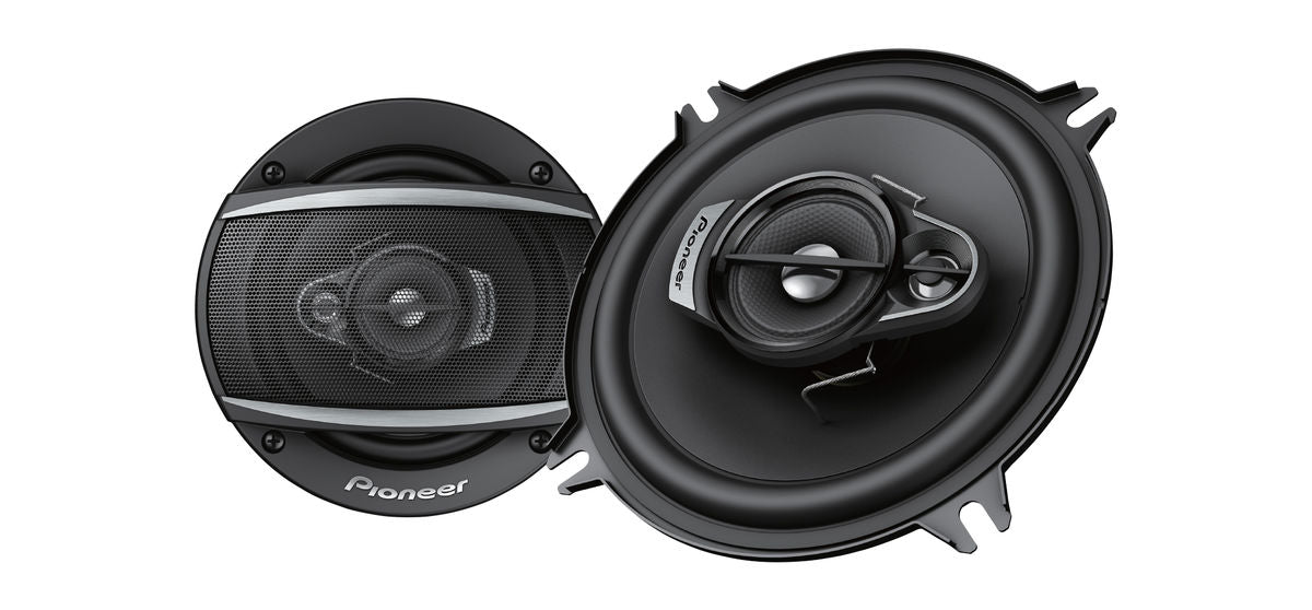 Pioneer TS-A1370F - du garsiakalbiai su grotelėmis ir be jų