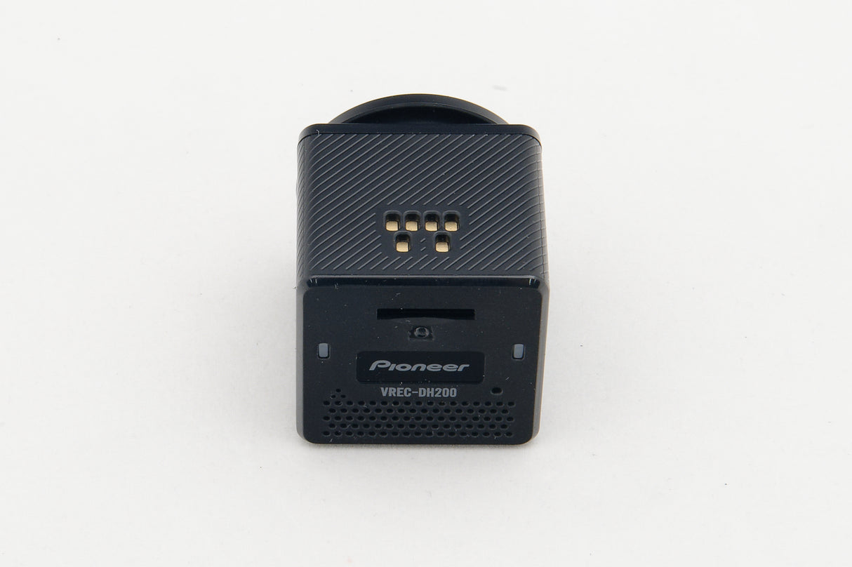 Pioneer VREC-DH200 dash cam - galinė panelė su jungtimis ir lizdu
