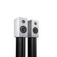Polk Audio RESERVE R100, lentyninė garso kolonėlė (įvairių spalvų) - baltos lentyninės kolonėlės ant stovų