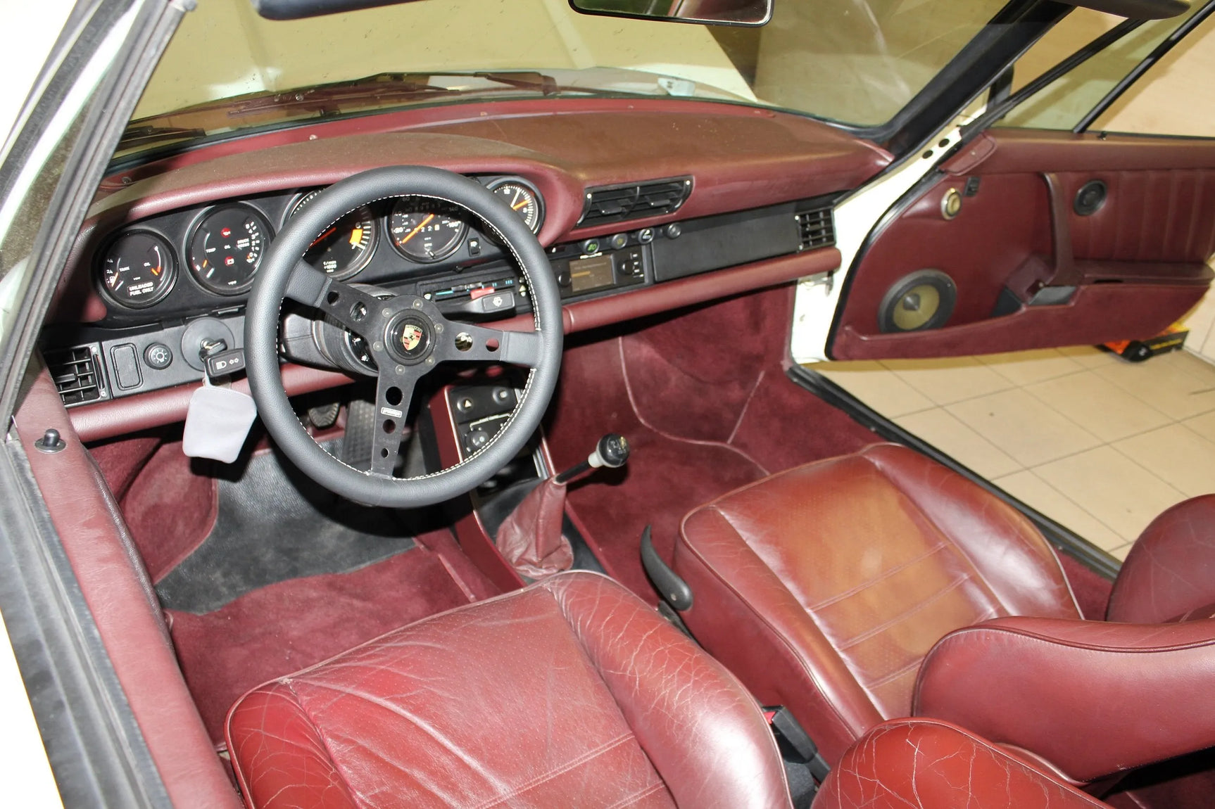 Porsche Carrera garso aparatūra