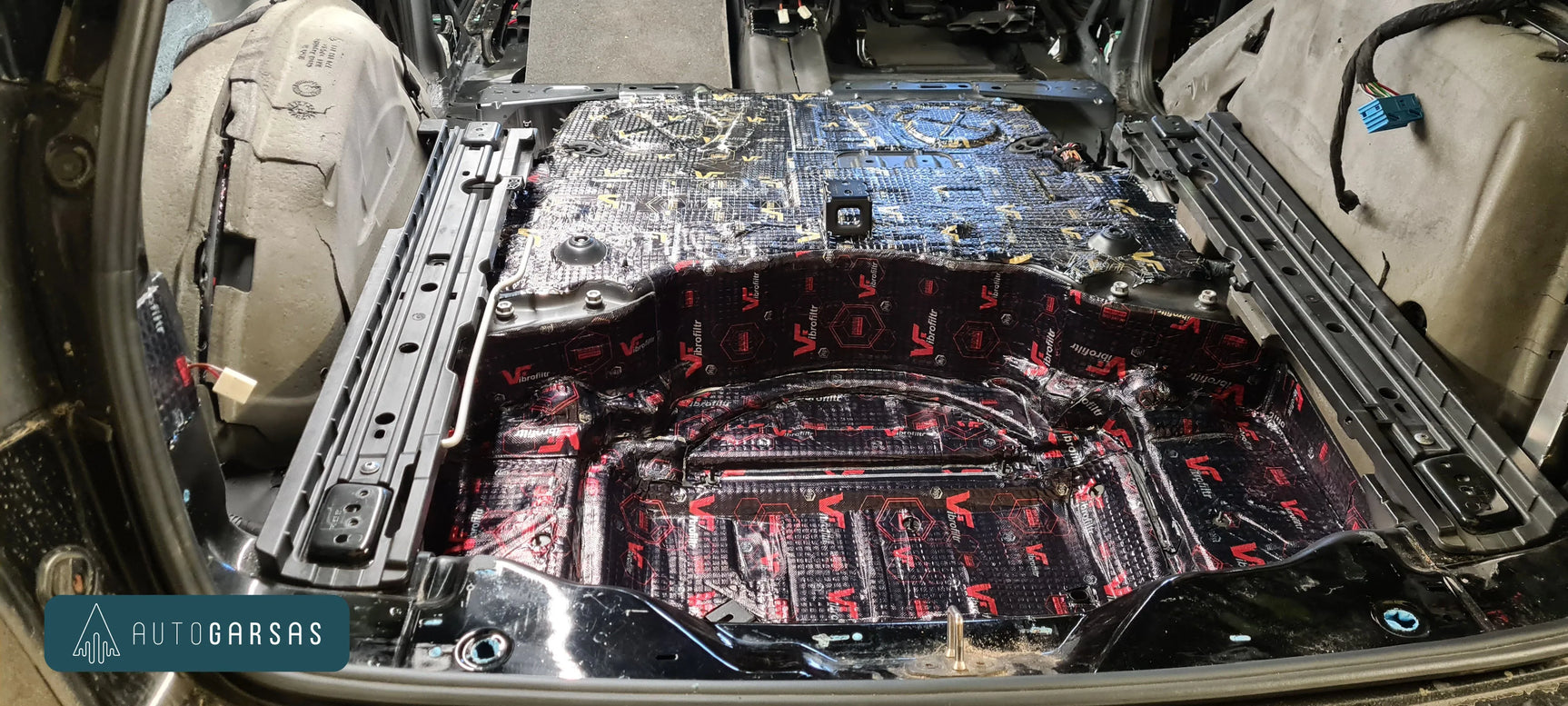 Porsche Cayenne (2011-2017m) pilna garso izoliacija, garso aparatūra