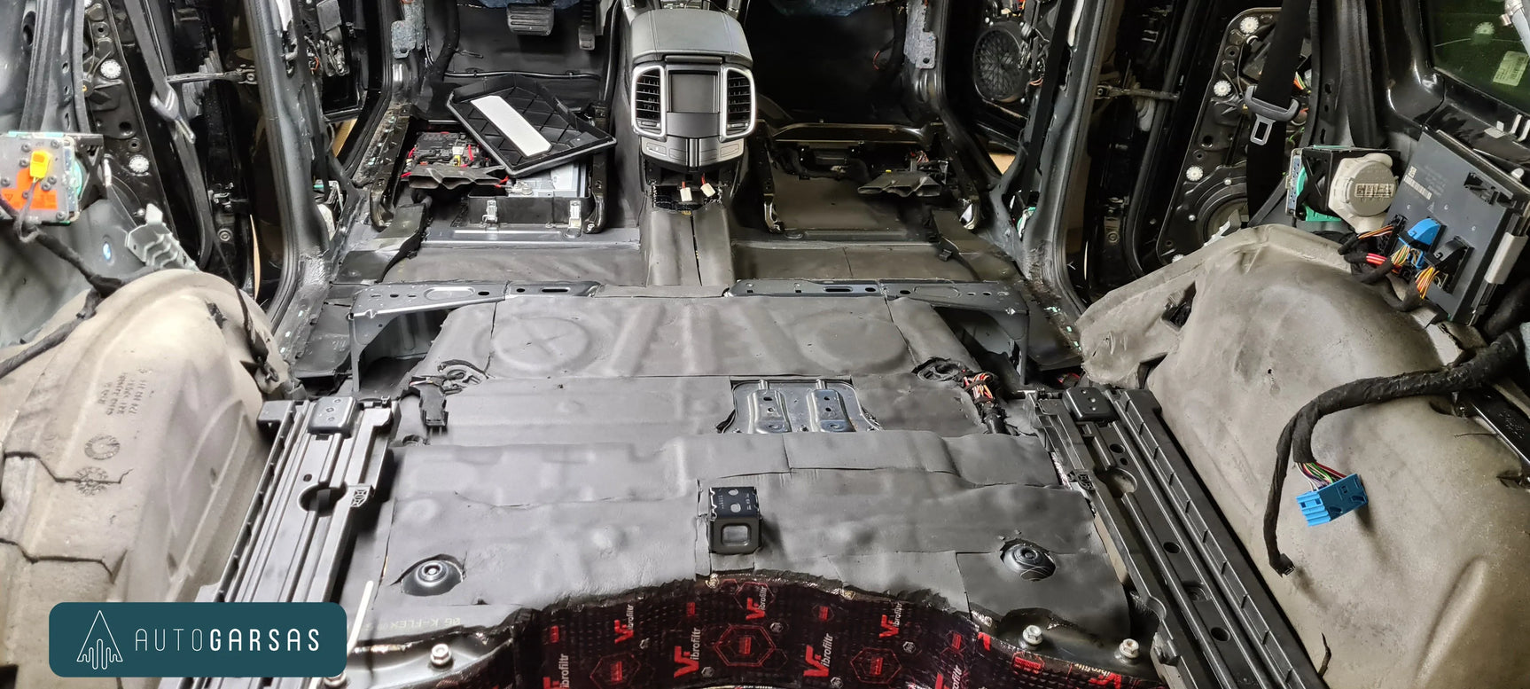 Porsche Cayenne (2011-2017m) pilna garso izoliacija, garso aparatūra