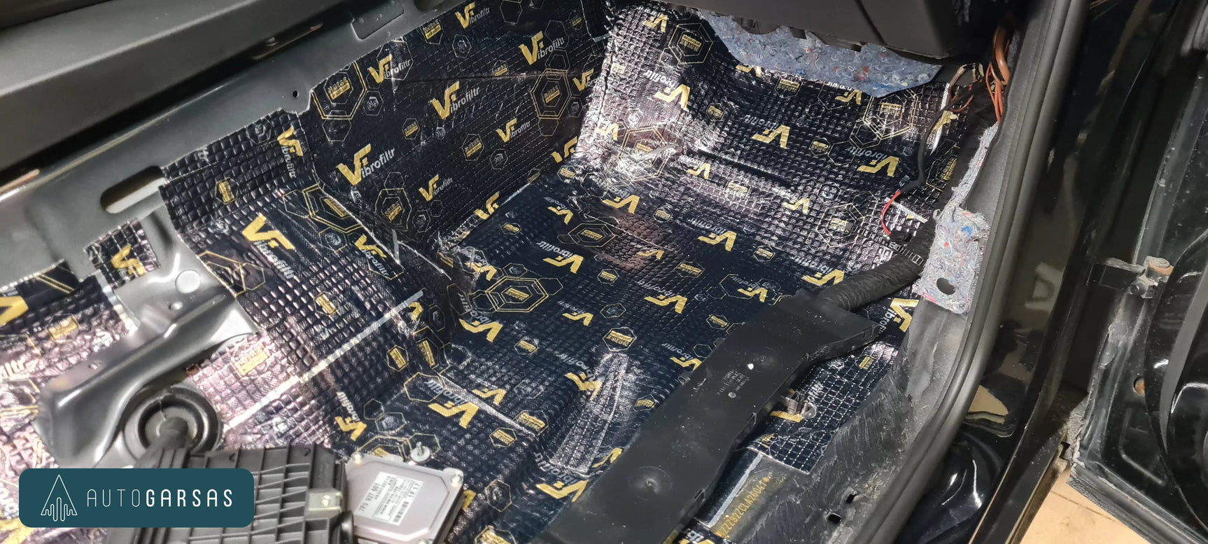 Porsche Cayenne (2011-2017m) pilna garso izoliacija, garso aparatūra