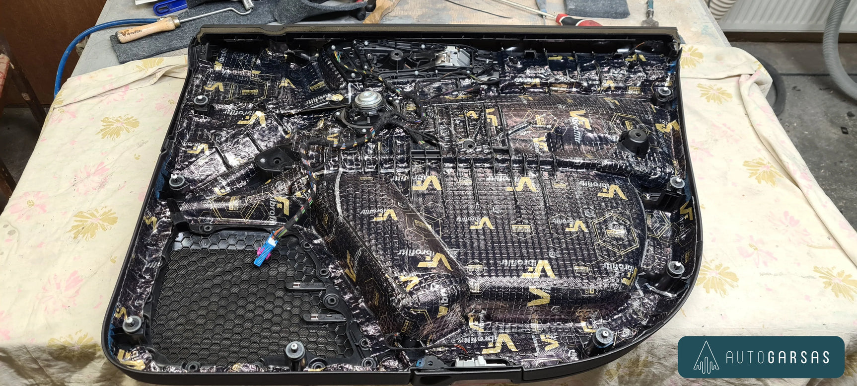 Porsche Cayenne (2011-2017m) pilna garso izoliacija, garso aparatūra