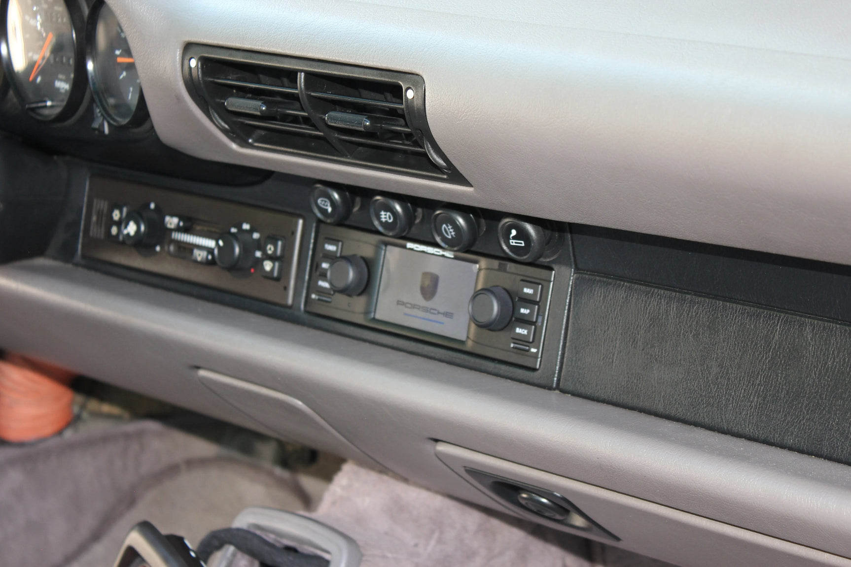 Porsche garso aparatūra