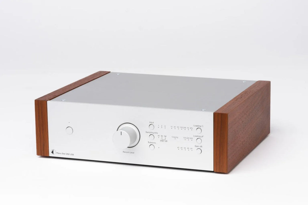 Pro-Ject Phono Box DS2 USB, pradinis stiprintuvas su Hi-Res USB sąsaja - Medinės apdailos šonai, valdymo jungikliai ir ratukas
