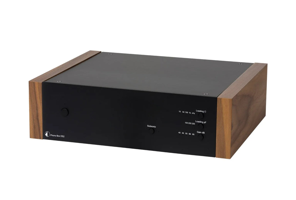 Pro-Ject Phono Box DS2, pradinis stiprintuvas (įvairių spalvų) - Logotipas ir priekinis jungiklis