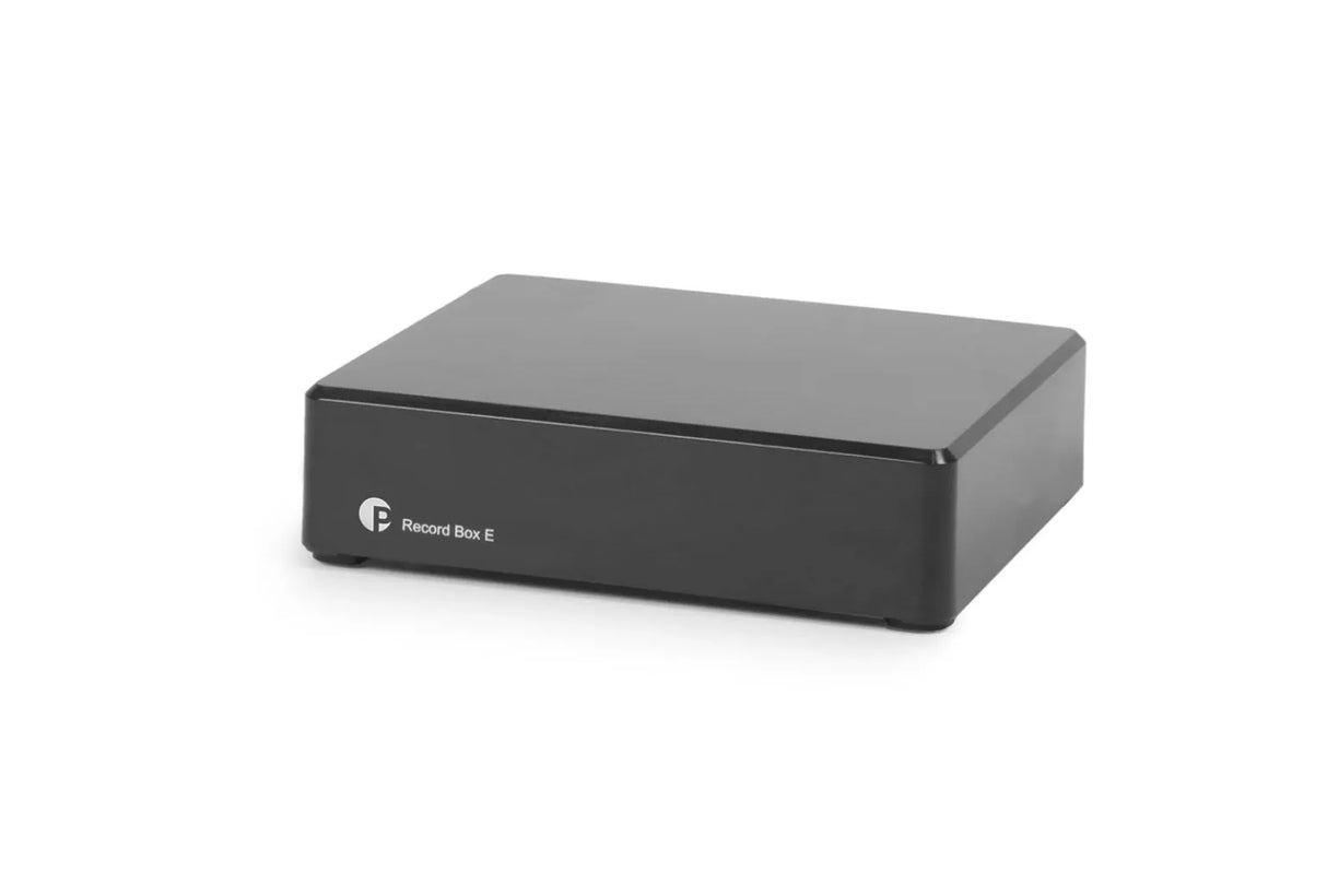 Pro-Ject Record Box E, pradinis stiprintuvas (įvairių spalvų) - priekinė panelė su logotipu ir užrašu
