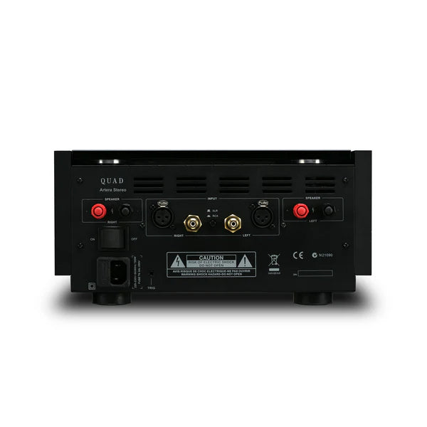 Quad Artera Stereo, galios stiprintuvas - Čia matomi RCA ir XLR jungčių įėjimai