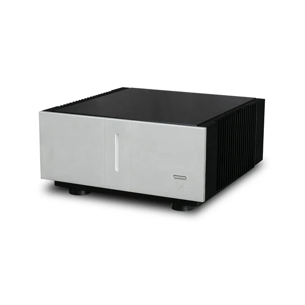 Quad Artera Stereo, galios stiprintuvas - sidinis vaizdas su aušinimo radiatoriais