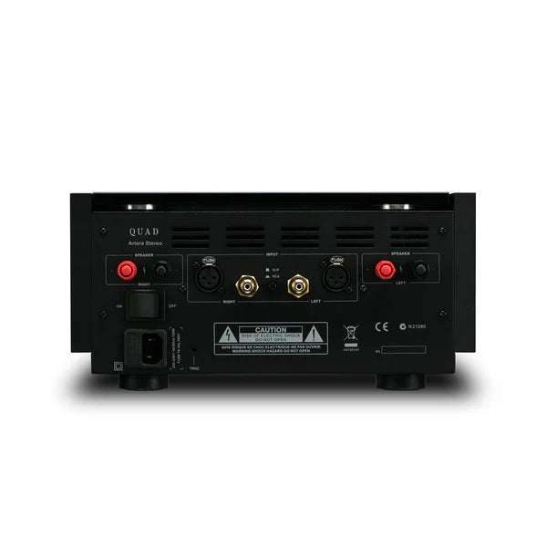Quad Artera Stereo, galios stiprintuvas - galinė panelė su jungtimis ir įspėjimais