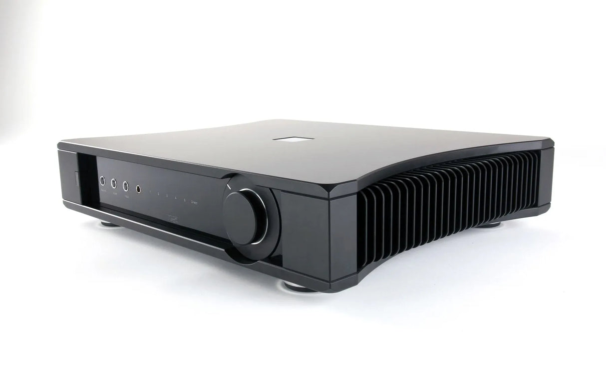 REGA AETHOS, integruotas garso stiprintuvas