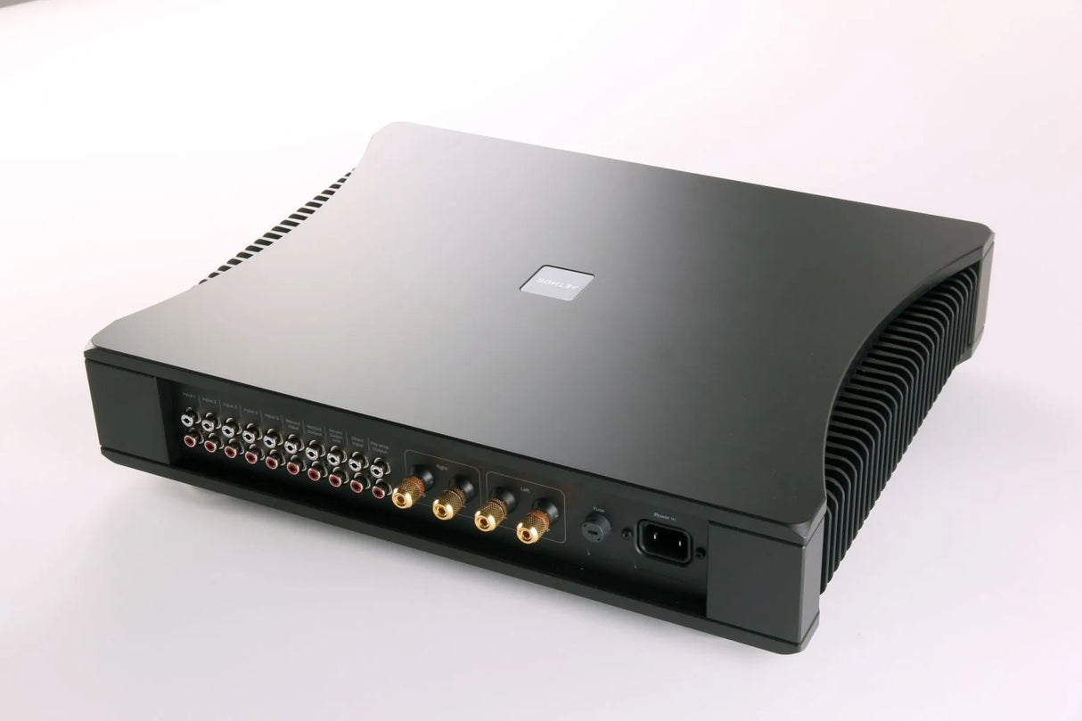 REGA AETHOS, integruotas garso stiprintuvas