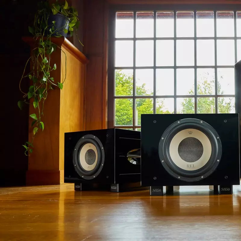 REL S/550, aktyvi žemų dažnių garso kolonėlė, 550 W