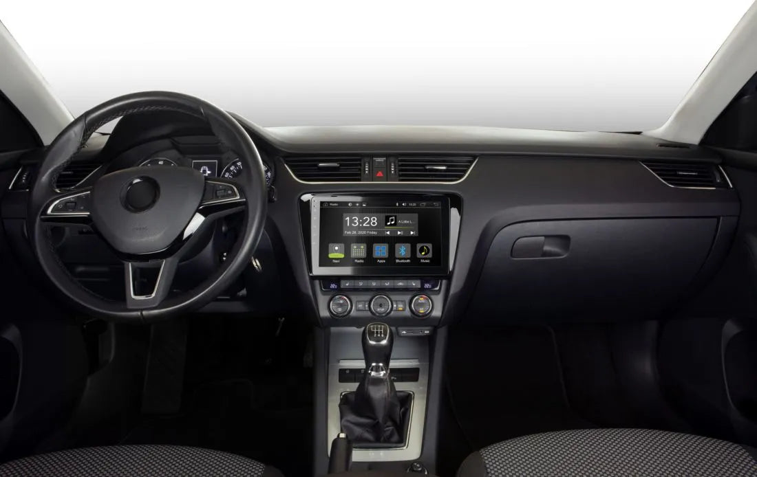 Radical R-C11SK1, Android multimedija Skoda Octavia III automobiliui - priekinė panelė su multimedija ir vairu