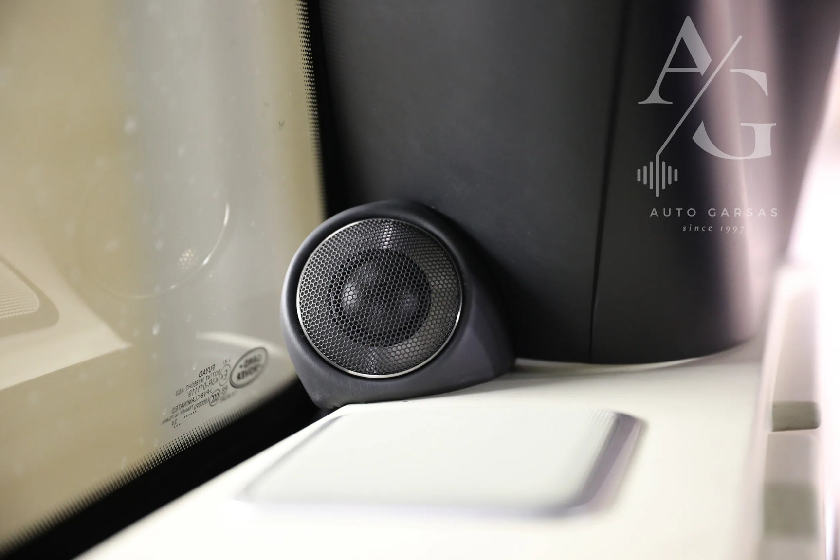 Range Rover L460 (2025m) - Garso izoliacija, bei garso aparatūra