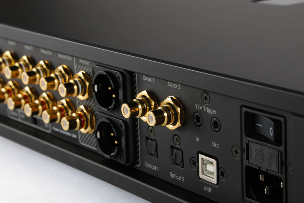 Rega Mercury, pradinis stiprintuvas - USB ir optiniai įėjimai priekyje