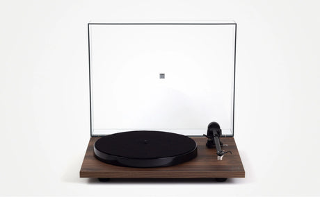 Rega Planar 1 PLUS, patefonas su įmontuotu Phono korektoriumi