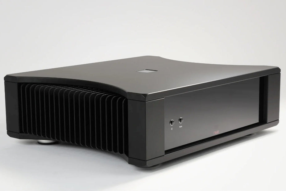 Rega SOLIS, stereo galios stiprintuvas, 168W / 305W - Šoninis vaizdas su radiatoriais ir priekinė panelė