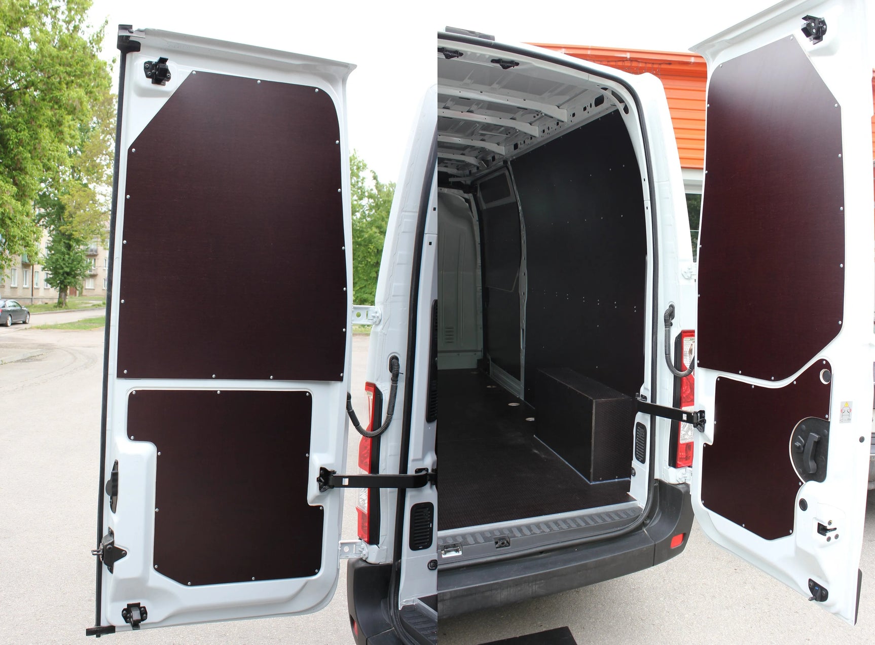 Renault Master išklojimas medžiu