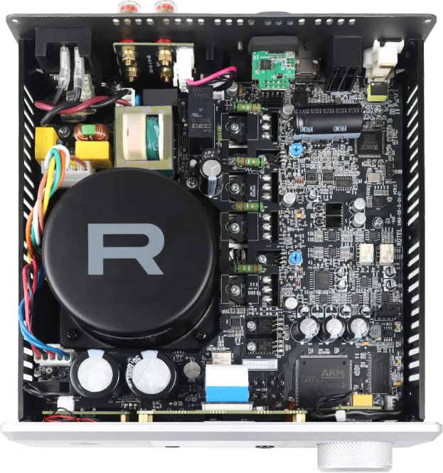 Rotel DX-5, integruotas stereo stiprintuvas su DAC ir Bluetooth - vidinis komponentų vaizdas su plokšte
