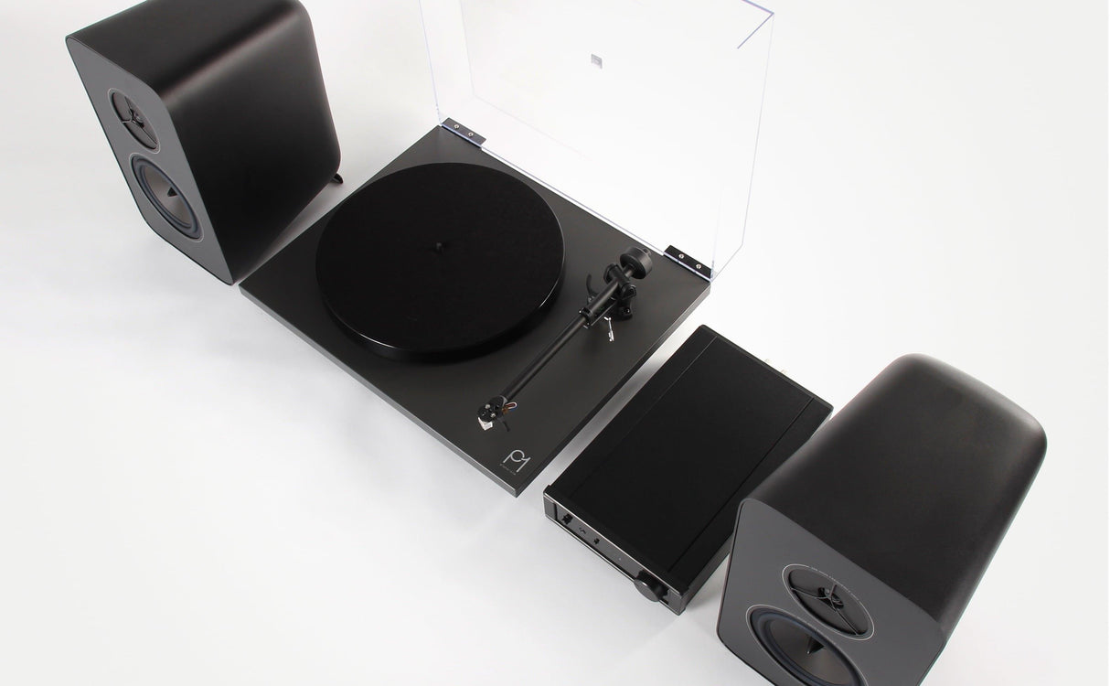 Rega SYSTEM ONE, patefono, lentyninių garso kolonėlių bei integruoto stiprintuvo komplektas