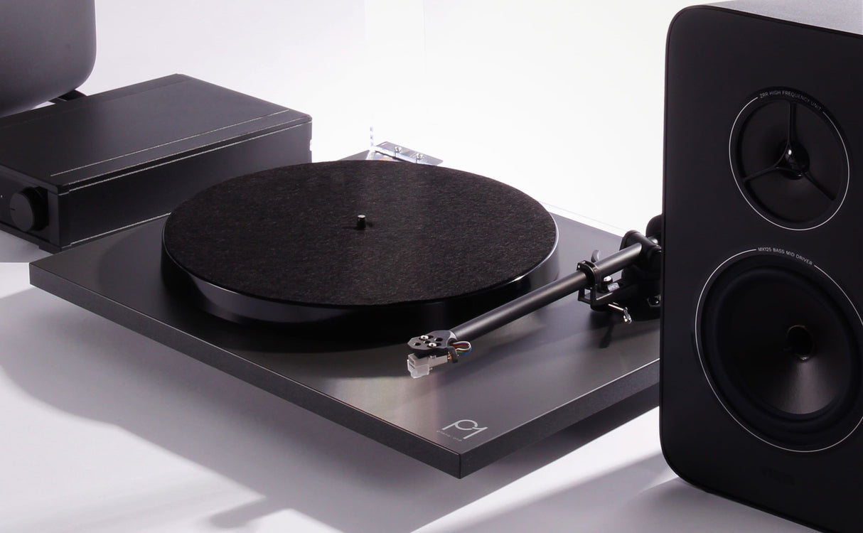 Rega SYSTEM ONE, patefono, lentyninių garso kolonėlių bei integruoto stiprintuvo komplektas