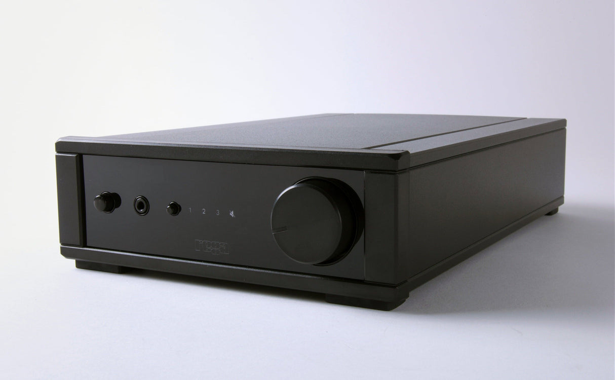 Rega SYSTEM ONE, patefono, lentyninių garso kolonėlių bei integruoto stiprintuvo komplektas