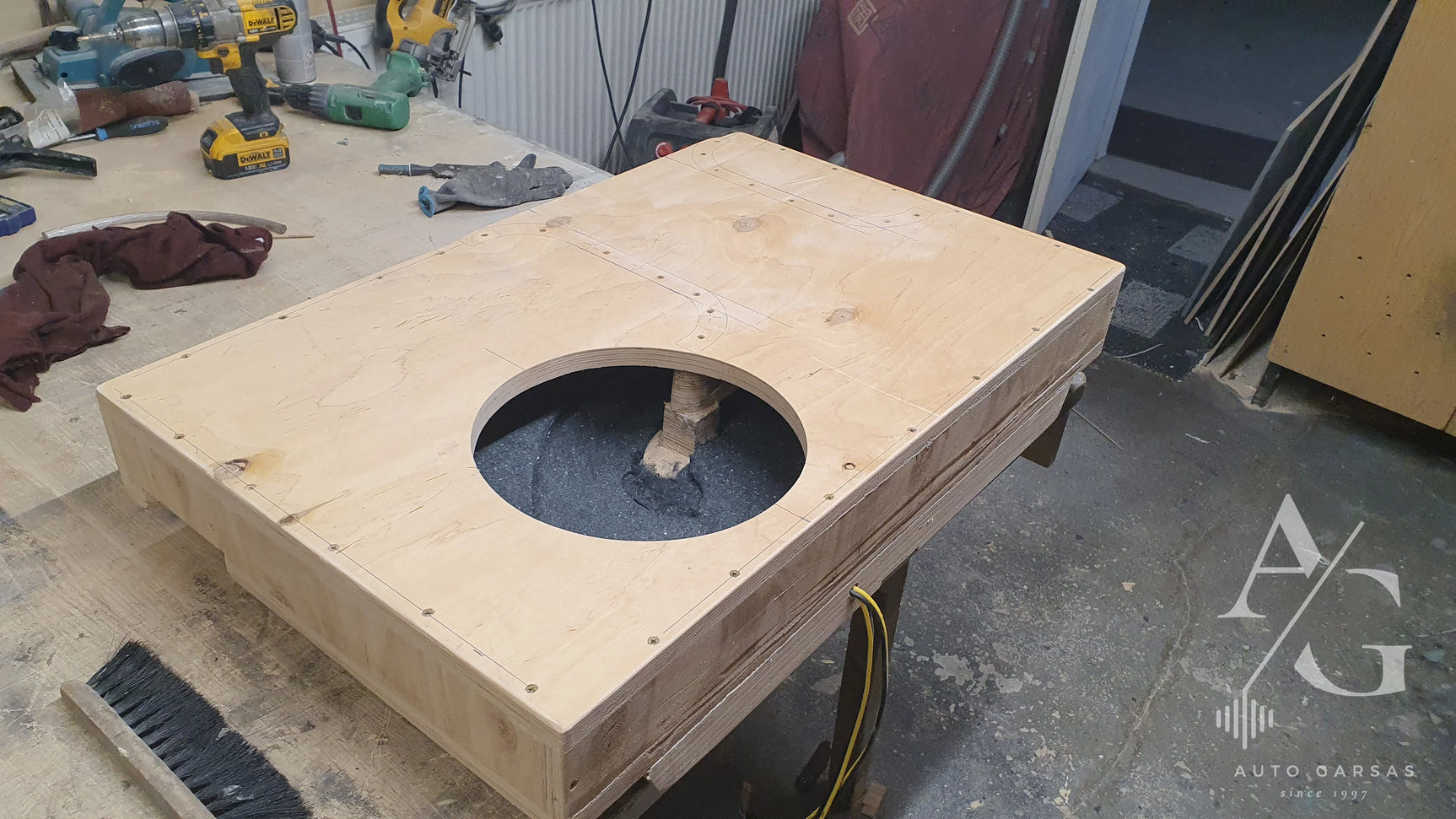 Skoda Kodiaq (2016-2023m) garso aparatūros montavimas, subvuferio gamyba, dalinė garso izoliacija