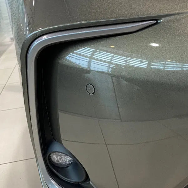 Steel Mate Corolla sedanas 2019, juoda matinė, priekio parkavimo s - priekinis parkavimo daviklis iš arti