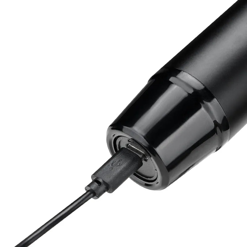 Takstar TS-K302, belaidžiai mikrofonai karaokei ir renginiams - USB įkrovimo jungtis iš arti