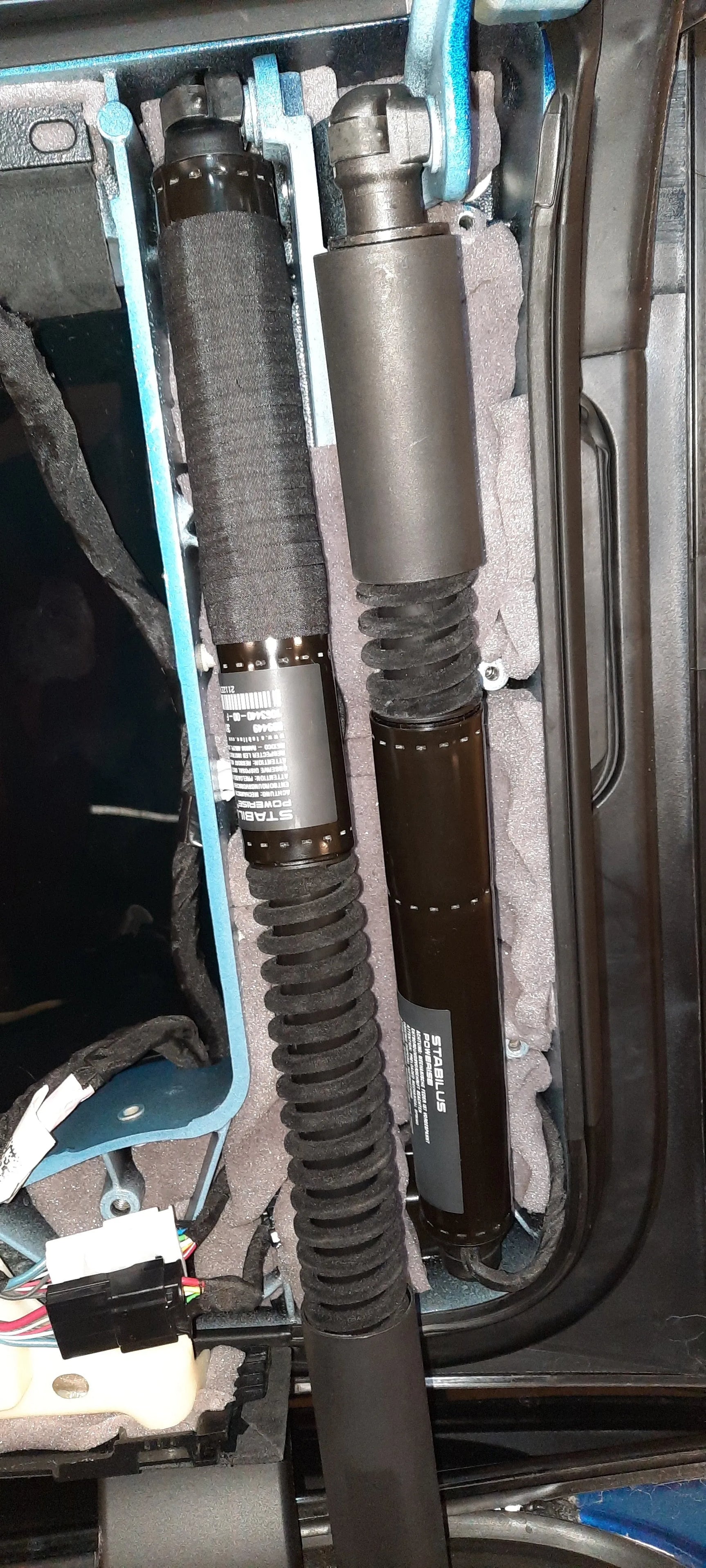 Tesla Model X Pilna garso izoliacija