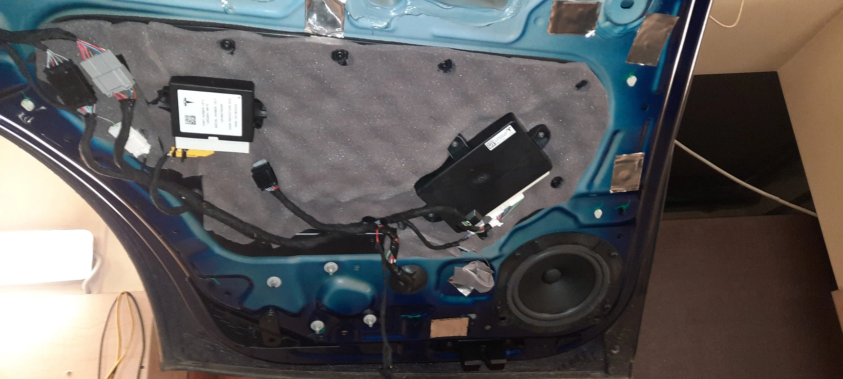Tesla Model X Pilna garso izoliacija - Durų apmušalas su garso izoliacija ir laidais