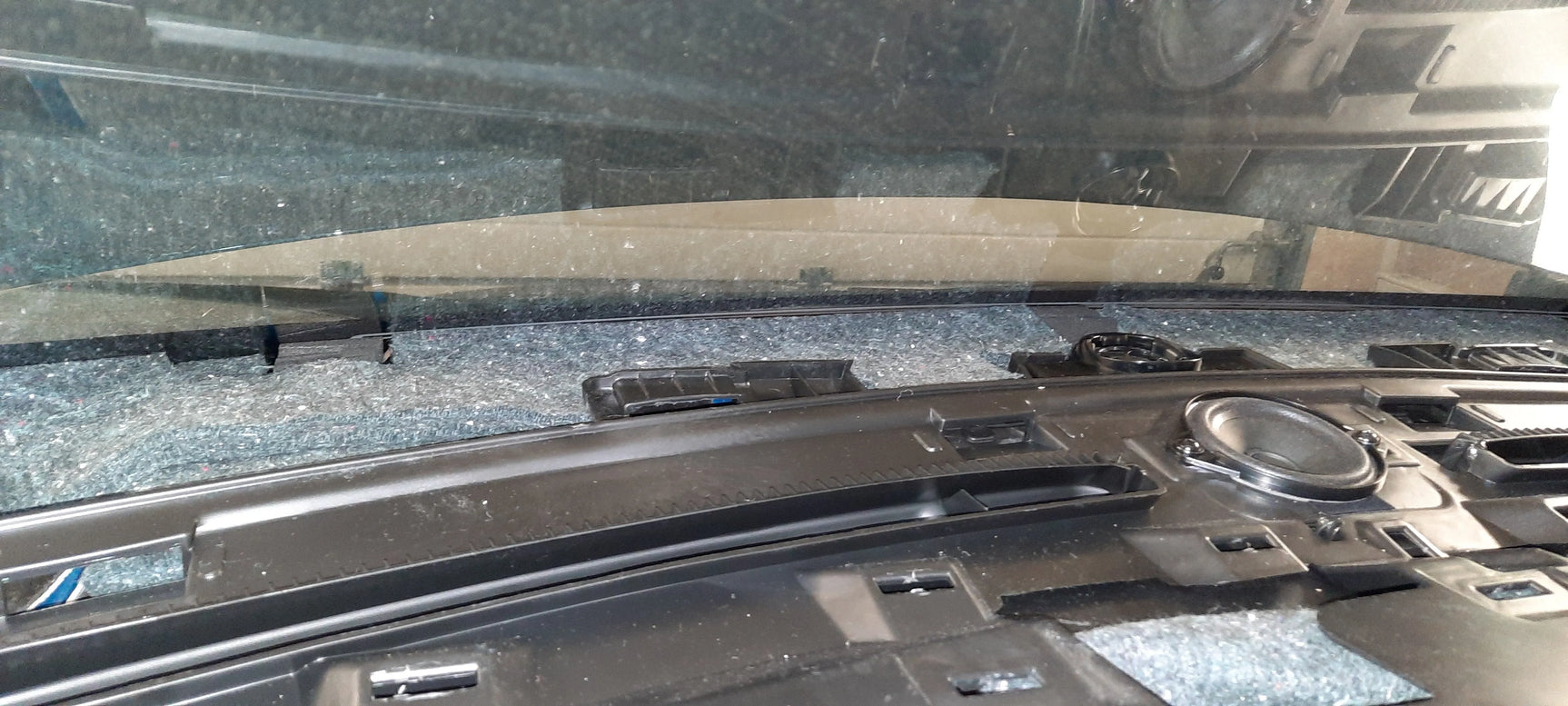 Tesla Model X Pilna garso izoliacija