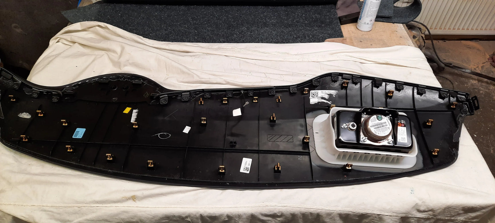 Tesla Model X Pilna garso izoliacija - Prietaisų skydelio vidinė pusė su oro pagalve