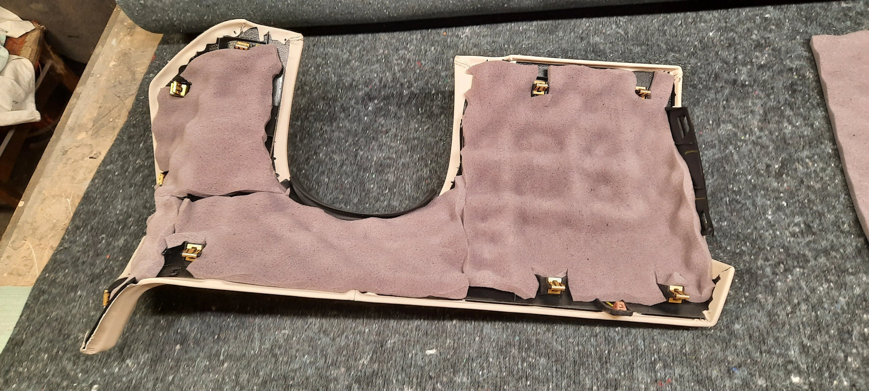 Tesla Model X Pilna garso izoliacija