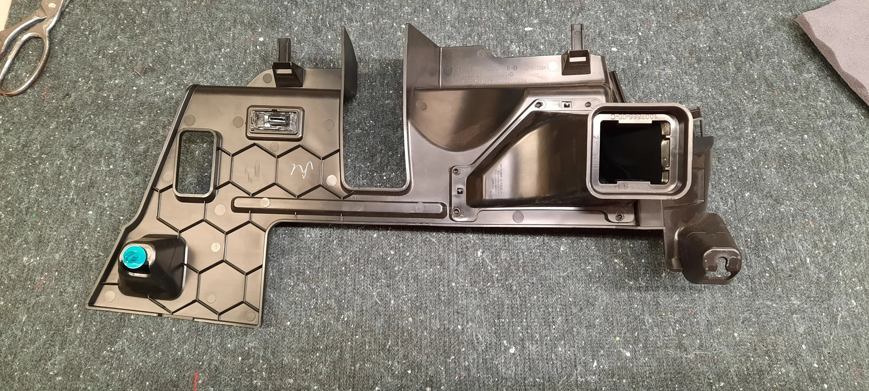 Tesla Model X Pilna garso izoliacija